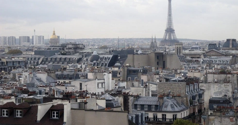 Ks. Sadłoń o fali chrztów dorosłych we Francji: religijne ożywienie na duchowej pustyni