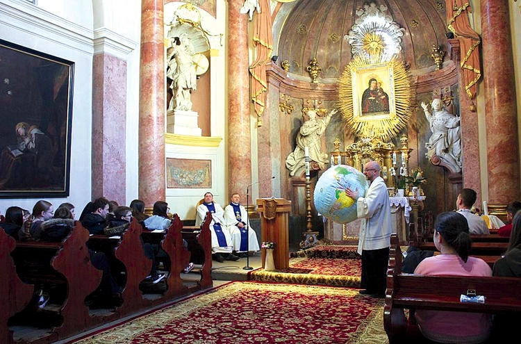 Msza św. w Kaplicy Matki Bożej Pokornej. 