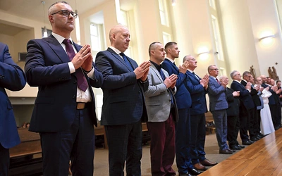 Kandydaci do akolitatu na chwilę przed otrzymaniem posługi.