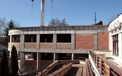 Jolanta Stokłosa we wrześniu 2023 r. została uhonorowana tytułem Miłosiernego Samarytanina za całokształt swojej działalności. Laureaci tego wyróżnienia często mówią, że muszą zrobić coś jeszcze. Dla pani prezes tym czymś stało się Centrum Opieki Dziennej dla Chorych i Seniorów. Hospicjum można wspierać przez cały rok, wrzucając datek do wirtualnej puszki na www.hospicjum.krakow.pl. Tradycyjne puszki spotkamy np. w Niedzielę Palmową przy bazylice dominikanów. 