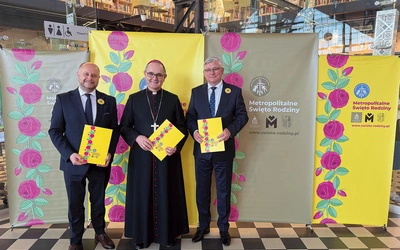 Konferencja zapowiadająca obchody odbyła się w Stacji Biblioteka w Rudzie Śląskiej-Chebziu. Na zdjęciu (od lewej): Michał Pierończyk, prezydent Rudy Śląskiej i koordynator Metropolitalnego Święta Rodziny, abp Andrzej Przybylski, metropolita katowicki, oraz Igor Śmietański, wiceprzewodniczący Zarządu Górnośląsko-Zagłębiowskiej Metropolii.