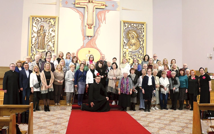 Nauczyciele z bp. Markiem Solarczykiem,  ks. Grzegorzem Opielą i ks. Rafałem Kamińskim. 