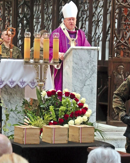 Ceremonia pogrzebowa szczątków ofiar sowieckich mordów to wyjątkowa uroczystość w skali kraju.