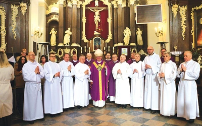 Panowie pochodzą z parafii św. Stanisława Kostki w Rypinie, św. Zygmunta w Płocku, św. Marcina w Słupnie, Świętego Krzyża w Płocku, Narodzenia NMP w Popowie Kościelnym, św. Anny w Serocku, św. Apolonii w Borkowie oraz św. Maksymiliana Marii Kolbego w Modlinie Starym i w Płocku.