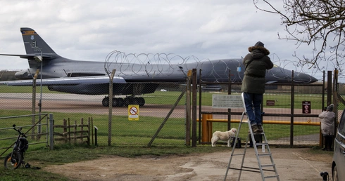 USA zniszczyły 10 irańskich statków minowych; Teheran przeprowadził ataki rakietowe na Izrael