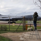 USA zniszczyły 10 irańskich statków minowych; Teheran przeprowadził ataki rakietowe na Izrael