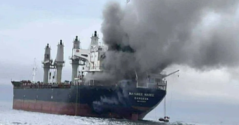 Tymczasem na wodach Cieśniny Ormuz płonie kolejny statek