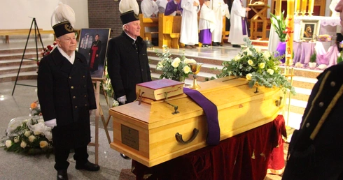 Lubin. Pogrzeb ks. Kazimierza Rapacza