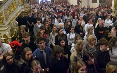 Pielgrzymka maturzystów na Jasną Górę. Bp Kiciński: Jestem z was dumny, że znajdujecie czas dla Boga