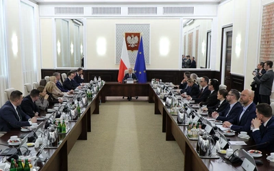 Rząd przyjął uchwałę upoważniającą do podpisana umowy ws. SAFE; KPRP: to obejście prawa