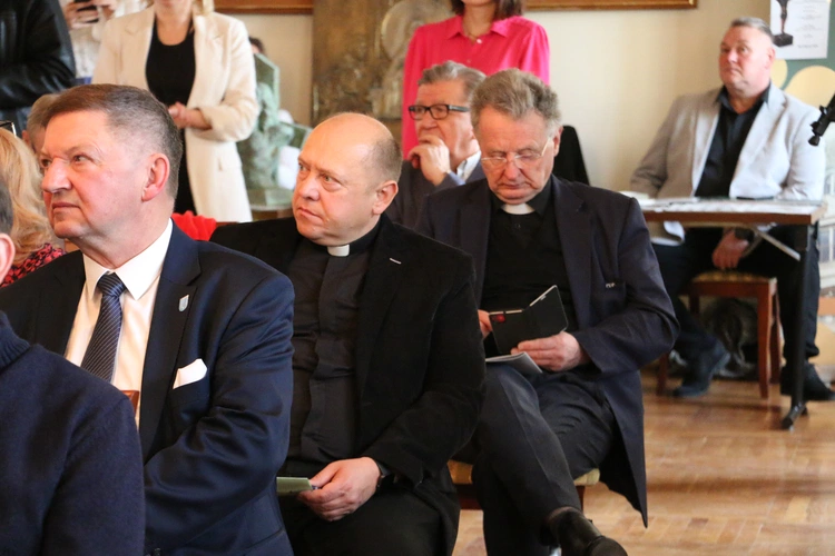 Płock. Konferencja poświęcona pracom konserwatorskim na Wzgórzu Tumskim 