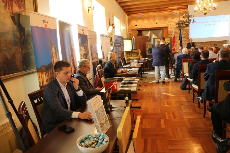 Płock. Konferencja poświęcona pracom konserwatorskim na Wzgórzu Tumskim 