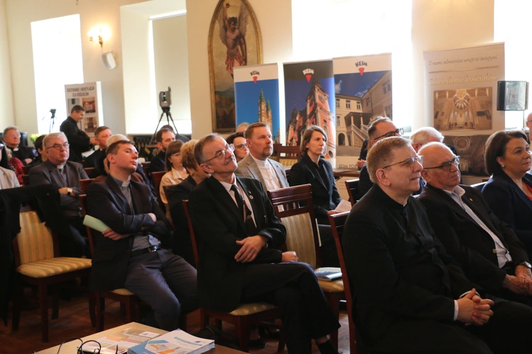 Płock. Konferencja poświęcona pracom konserwatorskim na Wzgórzu Tumskim 