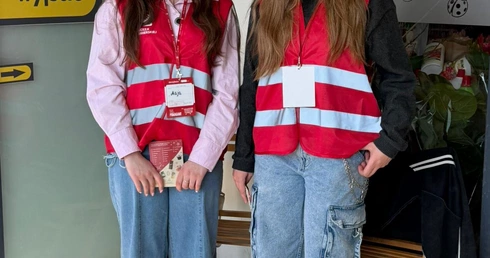 Wolontariusze Caritas w sklepach