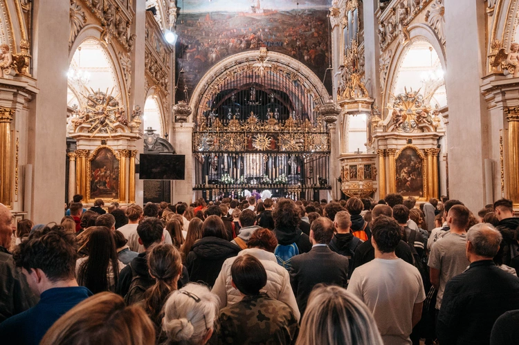 Zanim usiądą do matury... Tysiące maturzystów powierzyło swoje egzaminy Matce Bożej