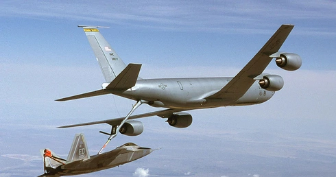 "WSJ": pięć amerykańskich tankowców powietrznych uszkodzonych w irańskim ataku w Arabii Saudyjskiej