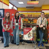 Wolontariat pomaga przedświątecznie