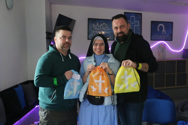 Rodzinna Droga Krzyżowa w Brzegu Dolnym - to był strzał w dziesiątkę!