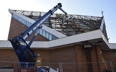 Zniszczony strop, niezniszczona wspólnota