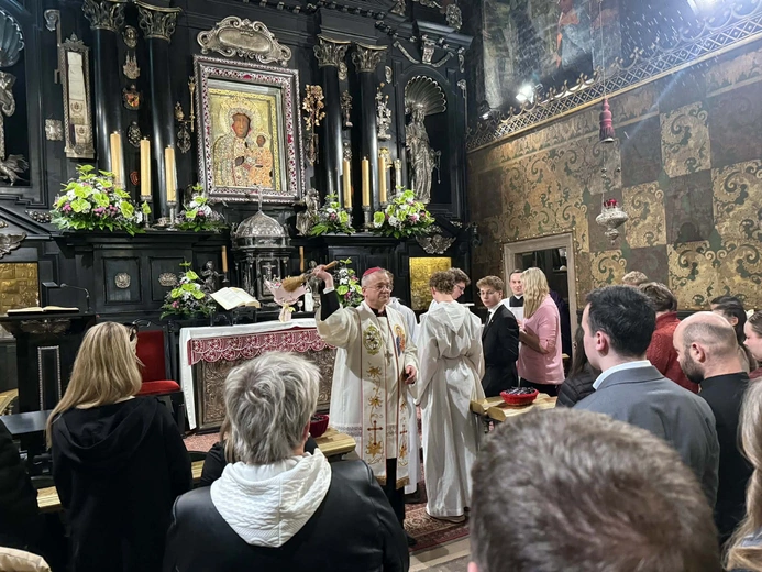 Na Jasnej Górze biskup zachęcał maturzystów, aby nie chowali się przed wzrokiem Boga