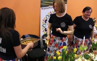 Pięć chabinów w palmie, pascha i ziołowa zupa 