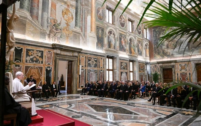 Leon XIV do dziennikarzy: media nie mogą być „tubą władzy”