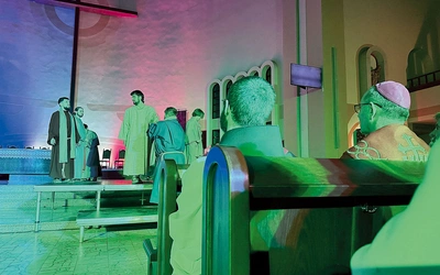 Scena pokazana przez młodzież nawiązywała do rozważań nabożeństwa.