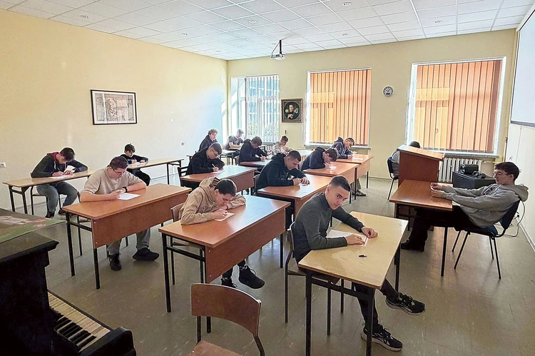 Zajęcia teoretyczne wymagały przyswojenia sporej dawki wiedzy.