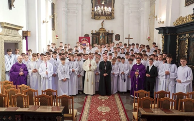 Uroczystość błogosławieństwa zakończyła roczną formację chłopców.