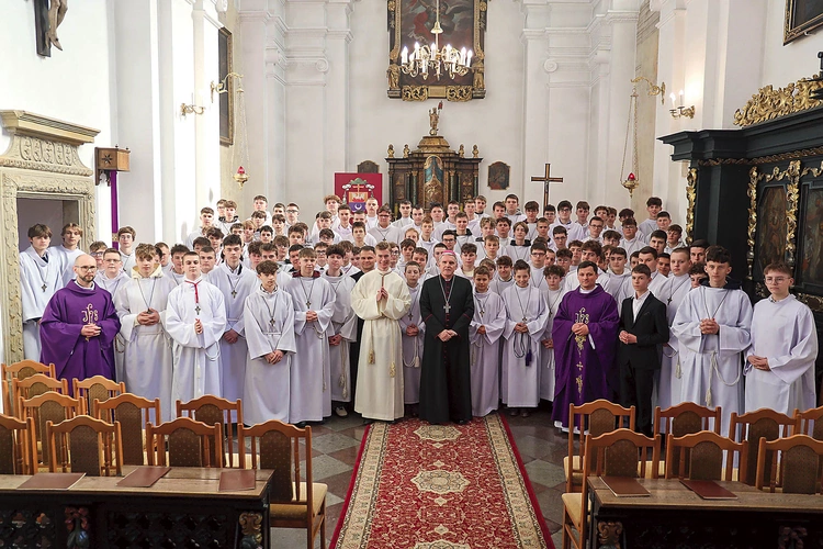 Uroczystość błogosławieństwa zakończyła roczną formację chłopców.