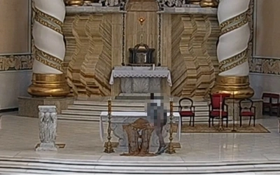 Opluł ołtarz, rzucił krzyżem w tabernakulum. Profanacja kościoła w Białymstoku