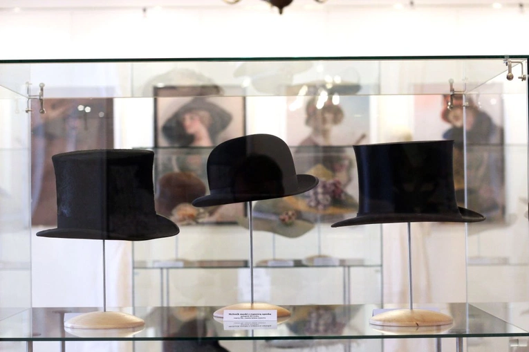 Parada kapeluszy o historycznej duszy. Wystawa w Muzeum w Raciborzu