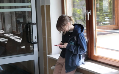 MEN chce zakazu telefonów w podstawówkach. Projekt ustawy wkrótce w rządzie