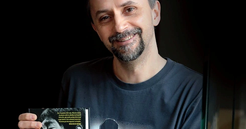 Chris Rea według Szymona Babuchowskiego. Pierwszą biografię zmarłego artysty napisał nasz redakcyjny kolega