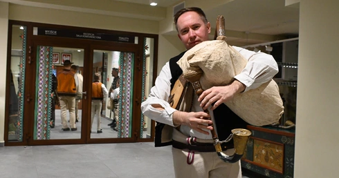 Dudziarze zjechali do Ludźmierza