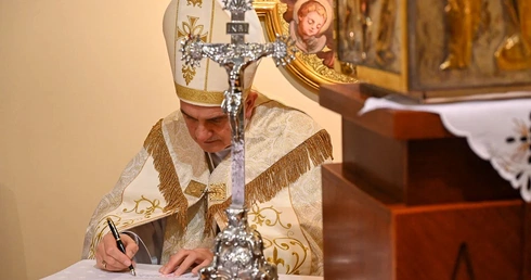 Bp Krzysztof Włodarczyk podpisał dekret zwołujący I Synod Diecezji Bydgoskiej
