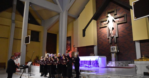 Ciechanów. Ze śpiewem za Ukrzyżowanym