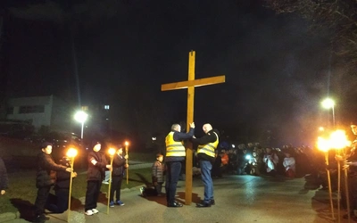 Noc, modlitwa i droga