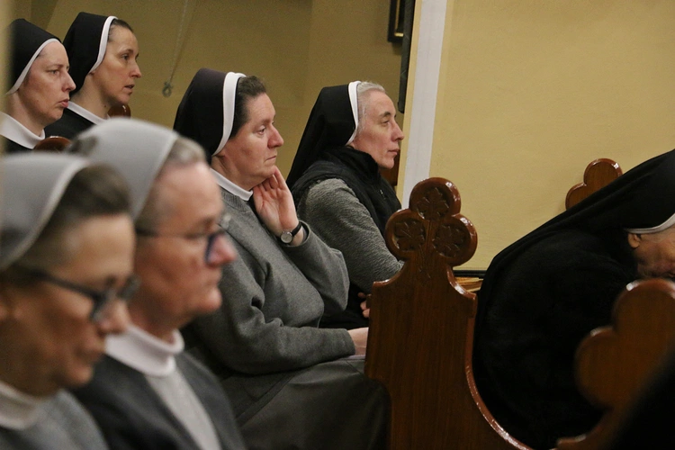 „Powstań i świeć” - rekolekcje dla sióstr zakonnych, które prowadzą do prawdy i wolności