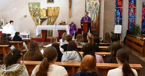 Akademia Dojrzewania "​Z ciemności do światła"