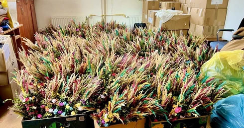 1500 palm wielkanocnych