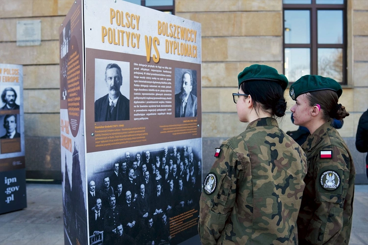 Lekcja historii w przestrzeni publicznej to cenna inicjatywa.