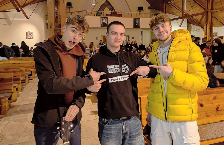 Razem przy Bogu z pogodą ducha – to esencja modlitewnych spotkań młodzieży.