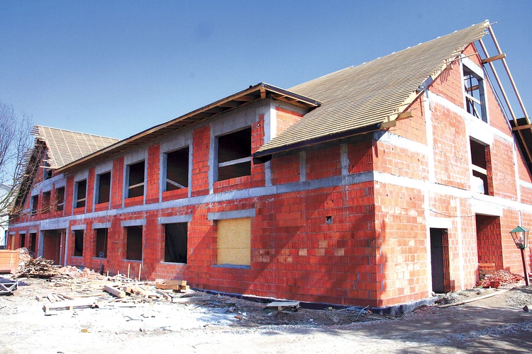 Ks. Rafał Buzała zapewnia,  że praca w ZOL daje mu dużo duszpasterskiej radości, a od chorych dostaje mnóstwo dobra i życzliwości. Budowę można wesprzeć, wpłacając datki na konto Caritas Archidiecezji Krakowskiej (szczegóły na www.krakowcaritas.pl). To dobry sposób na wielkopostną jałmużnę. Warto też przekazać krakowskiej Caritas 1,5 proc. swojego podatku (KRS 0000207658).