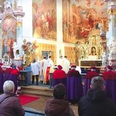 Krzeszowski odpust ku czci św. Józefa to centralne wydarzenie dla diecezji legnickiej związane z tą uroczystością. 