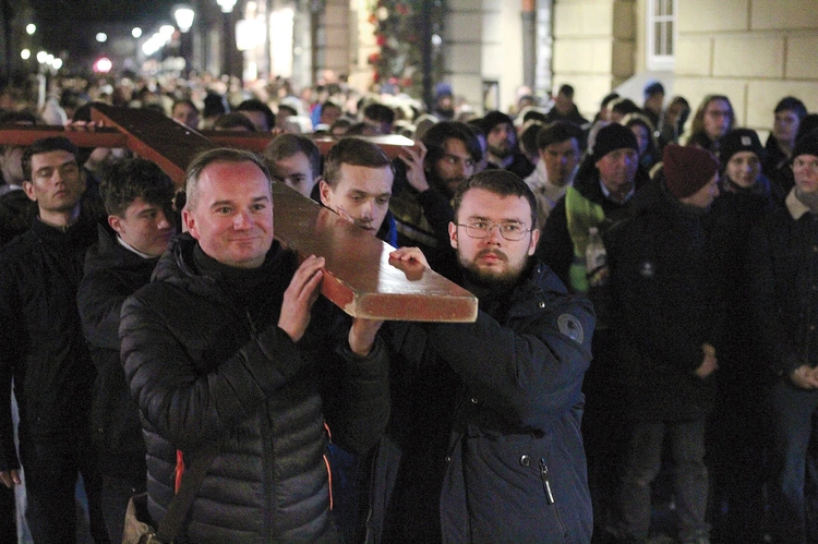 Rozważania męki Pańskiej zakończyły się w Bazylice św. Franciszka z Asyżu.