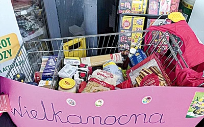 Do paczek trafiły przede wszystkim produkty o długim terminie przydatności do spożycia.