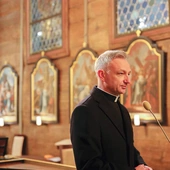 Ks. Marcin Pękała – ceremoniarz archidiecezjalny, proboszcz parafii św. Bartłomieja Apostoła w Bieruniu.