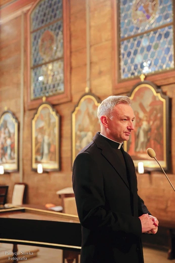 Ks. Marcin Pękała – ceremoniarz archidiecezjalny, proboszcz parafii św. Bartłomieja Apostoła w Bieruniu.