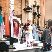 Występ dzieci i młodzieży został nagrodzony owacjami na stojąco. 